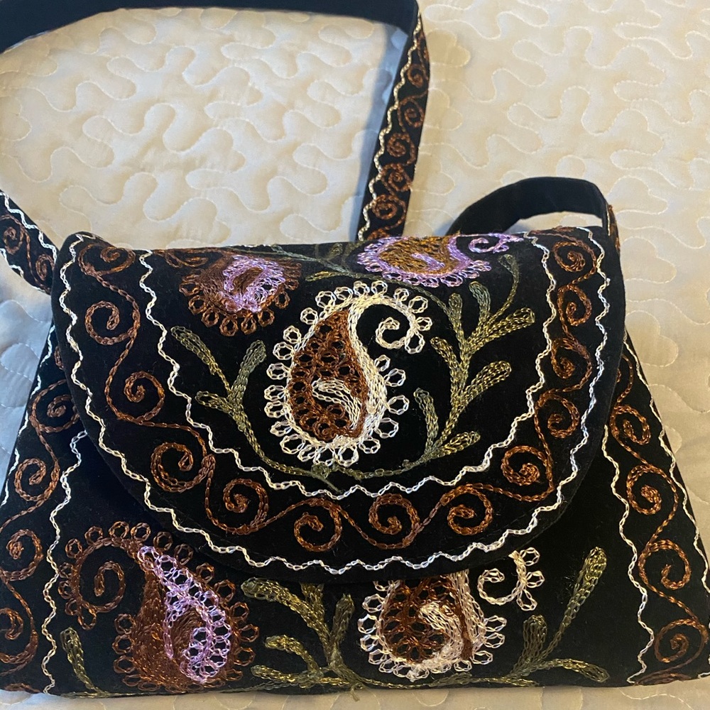 Hand-made, Hans-stitched Bag with zipper